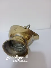  25 وعاء تقليدي مصنوع يدويا يستخدم لحمل الفحم أو الحطب مزخرف برسومات أنتيك قديم جدا لون ذهبي