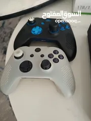  2 جهاز XBOX 1S مستعمل المواصفات: 1T  ايادي عدد: 2  اكثر من 8 العاب مدفوعه