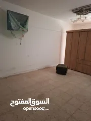  6 ستوديو خلف الاستراحة