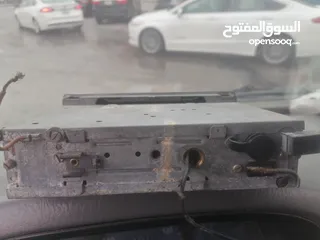 10 مسجل راديو بيكر كان راكب على مرسيدس.