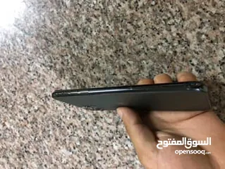  6 آيفون 11pro max التلفون نضيف جدا بس مغير بطاريه و الشاشه فيها شعر
