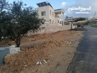  15 ارض سكنيه في ابو نصير، قراية 800 متر تقع على شارعين أمامي خلفي، منسوب خفيف، بعد مستشفى الرشيد
