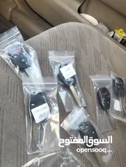  4 مفتاح ريموت كنترول هوندا  يتضمن شريحة بوردة وبطارية جديد 3 كبسات و4كبسات.  المفتاح كامل لا ينقصه شيء