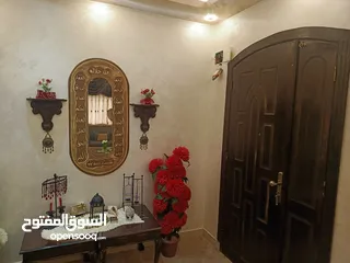 6 منزل مستقل للبيع السلط الصافح بجانب مسجد حفصه ومدرسة آمنه بنت وهب