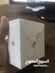  2 AirPods apple
