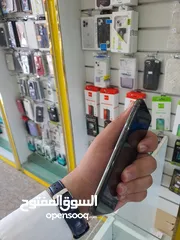  4 عروض دكتور فون : iPhone 11pro 256gb هواتف نظيفة جدا بحالة الوكالة بدون اي شموخ أو مشاكل مع ملحقاتها