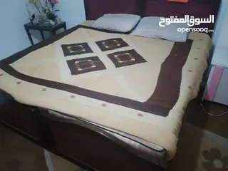  10 للبيع كامل الموجودات
