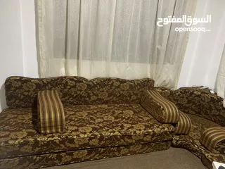  1 فراش عربي ضغط عالي وطاولة تلفزيون