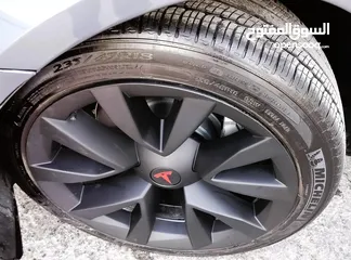  22 تيسلا 2023 MODEL 3 فحص كامل 4 جـيـد ممشى قليل 20 الف بحالة الوكالة لون فيراني مميز بسعر محرووق ولقطة