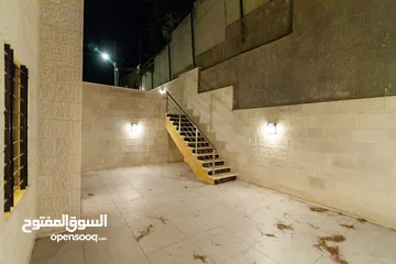  28 شقة للبيع طابق اول مساحة 215متر في المدينة الرياضية ضاحية الرشيد خلف مختار مول بلقرب من مجمع الروضة.