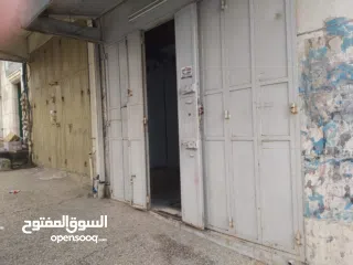  3 محل تجاري للضمان في رام الله البلد .. مقابل شارع الحسبة .. بجانب بنك القاهرة عمان سابقا