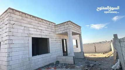  6 بيت مستقل للبيع في الذهيبه الشرقيه ق التشطيب أربع واجهات حجر مساحه البناء 220 متر