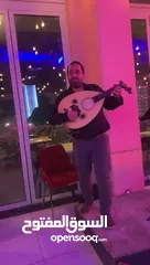  11 عود الكترك وبرضو عادي بعطي صوت بدون ساوند سيستم مع لاقط لاسلكي وشنته وحامل كتف ... عليه ايكولايزر