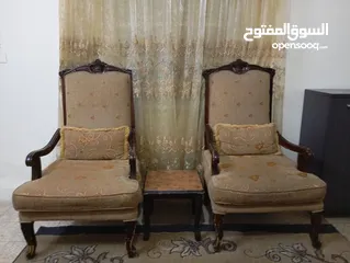  2 طقم كنب 7 مقاعد بحالة ممتازة مش هابطات