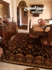  2 طقم كنب سبع مقاعد وسفرة ثمانية مقاعد للبيع