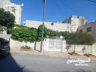  4 بيت ...للبيع ...عمان...... المقابلين ............بالقرب من شارع الحرية بالقرب من مدارس الهدي المحمدي