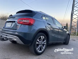  2 Mercedes-Benz Gla 250 4matic
