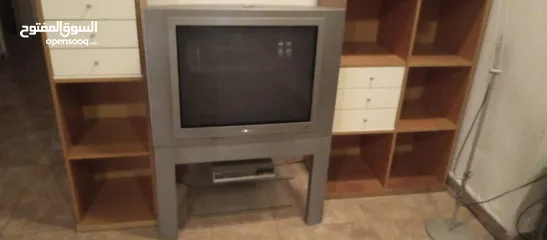  4 غساله ونشافه وتلفزيون عدد 2 للبيع