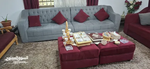  1 طقمين كنب وطاولات وبرادي