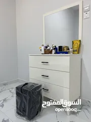  3 Bed with 2 night stands and dresser   لم تستخدم بحالة ممتازة جدا..