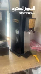  3 محمص كامل للبيع.كل ما يلزم المحمص من علب وزجاج وماكينه قوه ومحمص وجره هيليوم ثلاجات مكيف كامل