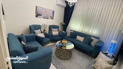  3 طقمين كنب للبيع بحالة ممتازة جدا للبيع بسبب ضيق المساحة