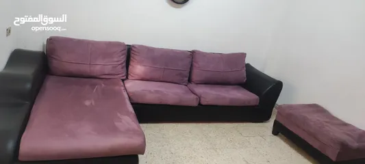  1 كورنر  امريكي +مقعد اضافي مستعمل شاموا و جلد  بحاله جيده جدا  السعلوب 50 دينار