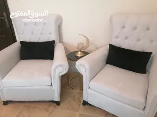  4 طقم كنب تفصيل مخمل ناعم ثقيل 7 مقاعد جديد غير مستخدم للبيع بسبب ضيق المكان