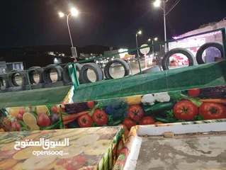  4 رفوف وطاولات خضرة بحاله ممتازه حديد تفصيل