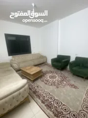  6 طقم كنب ابيض مع اخضرمستعمل فقط   وفي احتمال المناقشه في السعر