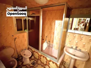  16 للبيع منزل إطلالة على ساحة الأمويين