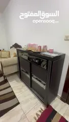  13 طقم كنب خشب تقيل بحال الجديد سجاد كبير ووسط برادي وطقم طاولات مربعة وطقم طاولات بيضوية وخزانة أحذية