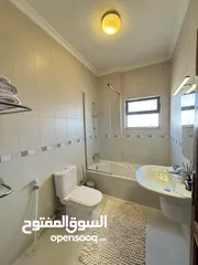  33 شقة مفروشة للإيجار 200م2 ( Property 40418 )-175089930