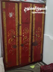  1 عرطه للبيع دولاب ملابس حديد بسعر عرطه والسبب التخلص منه لزحمه الاثاف داخل البيت13.000قابل لتفاوض