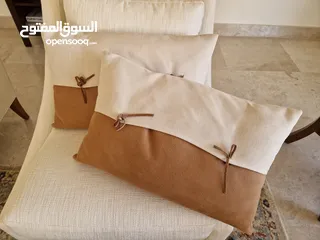  1 2 Cushions with filling مخدتان مع حشوة