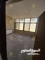  4 شقة ارضية من فيلا مع ترسات خلدا