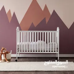  5 سرير أطفال خشبي من سنتربوينت قابل للتعديل إلى ثلاثة ارتفاعات لون أبيض و مرتبة مقاس (133 × 70 سم)