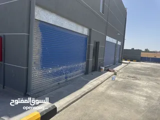  2 محلات للإيجار داخل محطة محروقات منطقة حيوية طريق ال 100 رجم الشامي منطقة متعطشة للخدمات