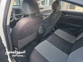  8 هونداي افانتي AD بحالة الوكالة موديل 2018  لون ابيض فحص كامل مالك اول من المنطقه الحرة/ كراسي جلد