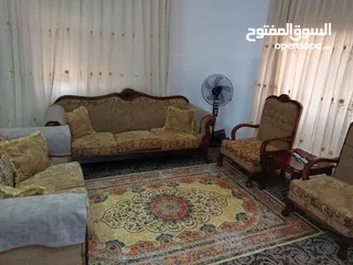  1 طقم كنب 7مقاعد مستعمل خشب زان حفر تفصيل وليس تجاري بحاله جيده