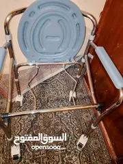  4 كرسي حمام متحرك لكبار السن مستعمل بحاله الوكاله