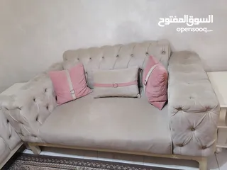  5 طقم كنب للبيع مع طقم طاولات ثقيل