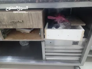  4 عدة مطعم للبيع مستعملة بحالة ممتازة جدا  البيع بداعي السفر..................................