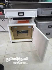  2 الكوميدينا الذكية مع الخزنة قطعة أثاث بتجمع بين الفخامةوالراحة والتكنولوجيا الحديثة ومناسبة لأي غرفة