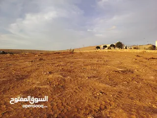  24 اقل سعر ب المنطقة ارض مميزه 3 دونمات ونصف قرب اتستراد جرش سهليه جاهزه للبناء والزراعه