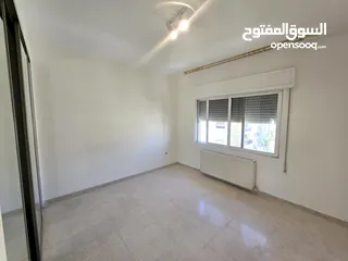  9 الرابية شقة فارغه للإيجار طابق ثالث مساحة 200 متر نظيفة بسعر مميز