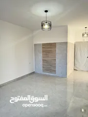  8 شقه للايجار