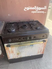  1 غاز بخمس عيون وفرن شغال 100 بالميه