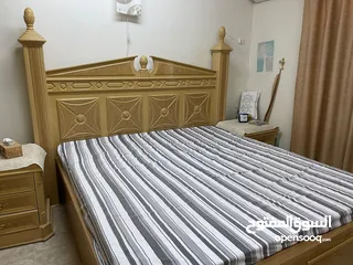  9 غرفة نوم حالة ممتازة سرير مع مرتبة الجريوي + دولاب وتسريحة