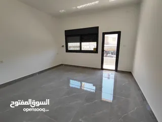  3 شقة للايجار في الرام اول نزول الكسارات قرب سوبر ماركت السلايمه
